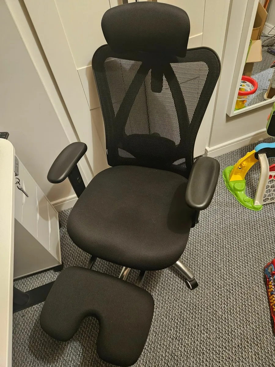 Ergonomic Mesh Office Chair with Leg Support - Image 1