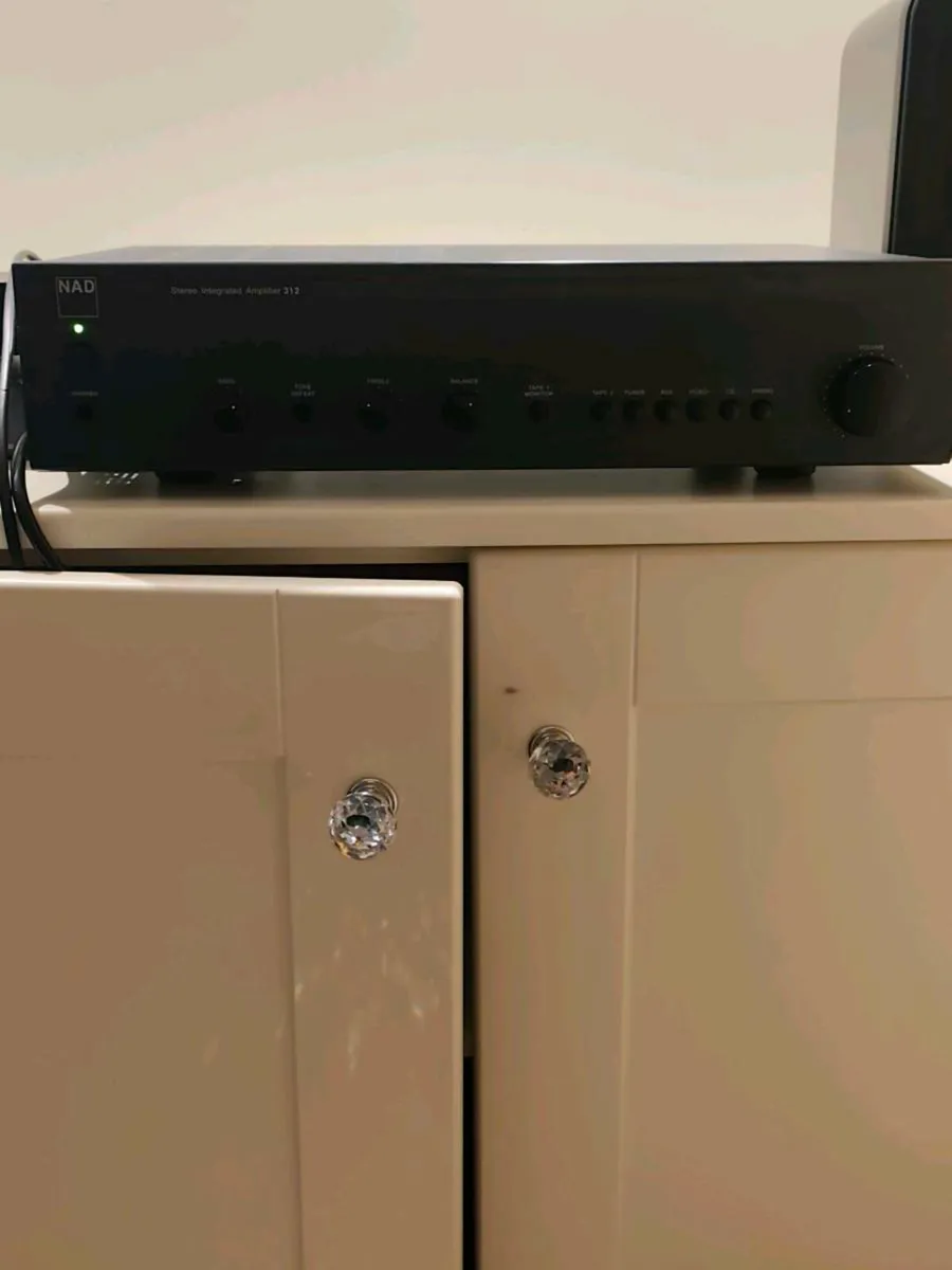 NAD 312 integrated amplifier - Image 1