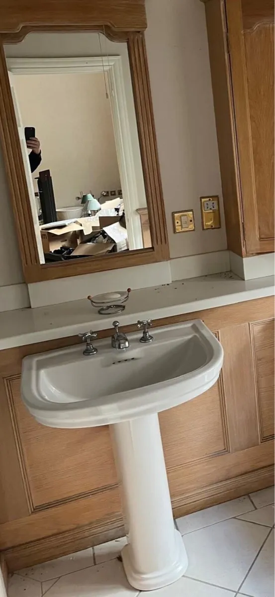 Bathroom sinks - Image 3