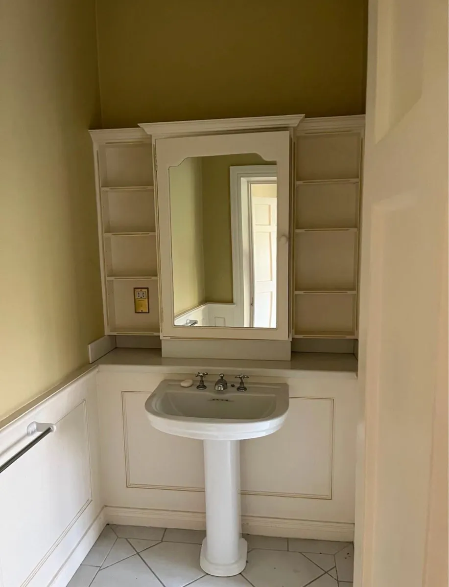 Bathroom sinks - Image 4