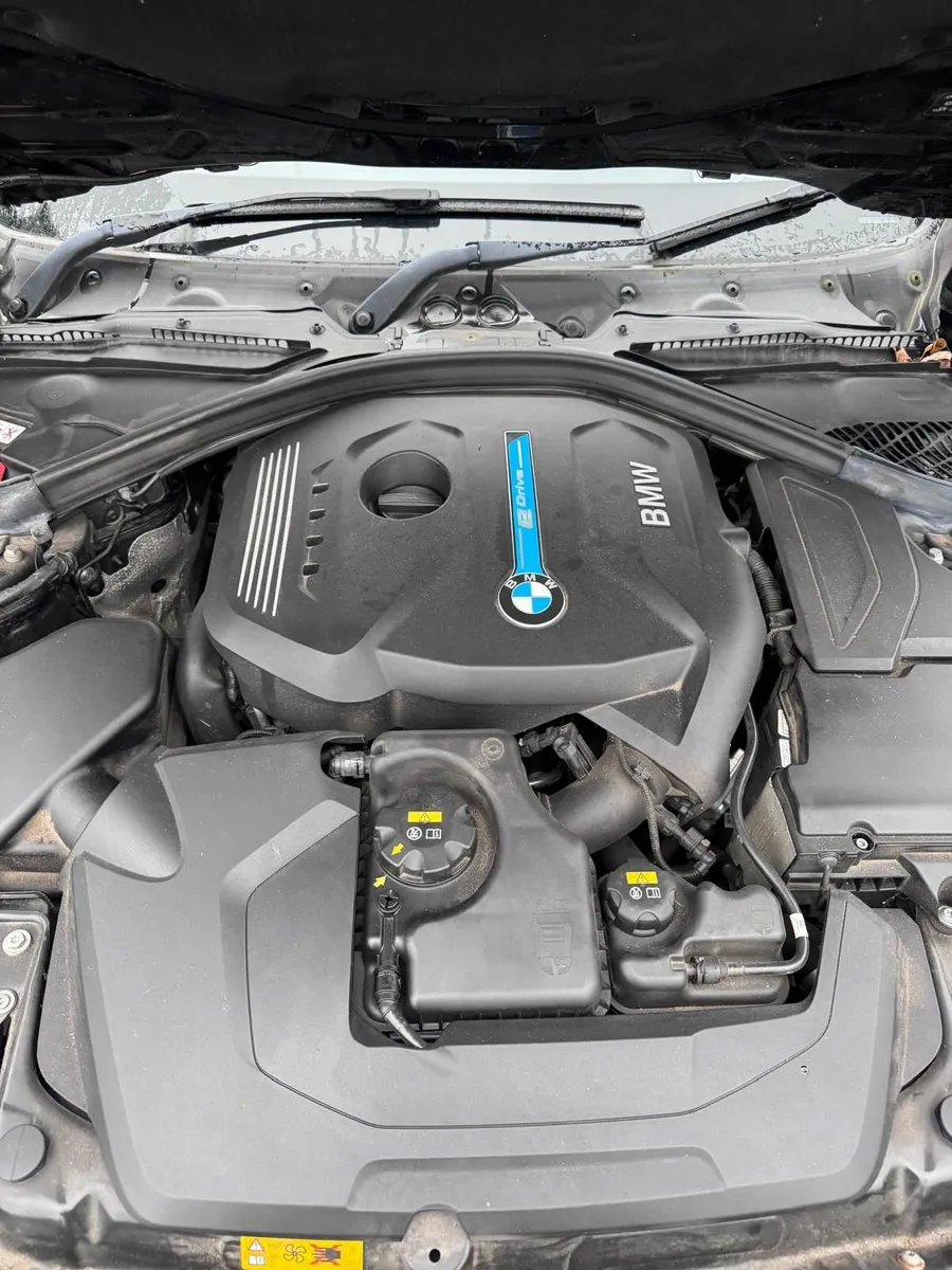 BMW 3-Series 2018 - Image 2