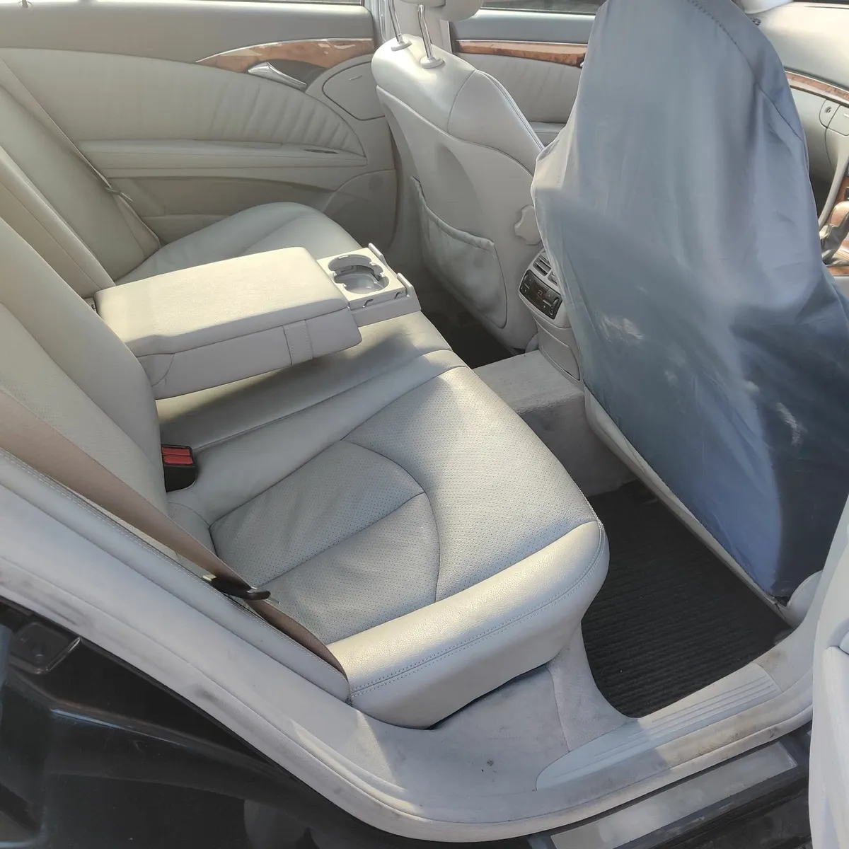 W211 Mercedes Benz E500 - Image 4