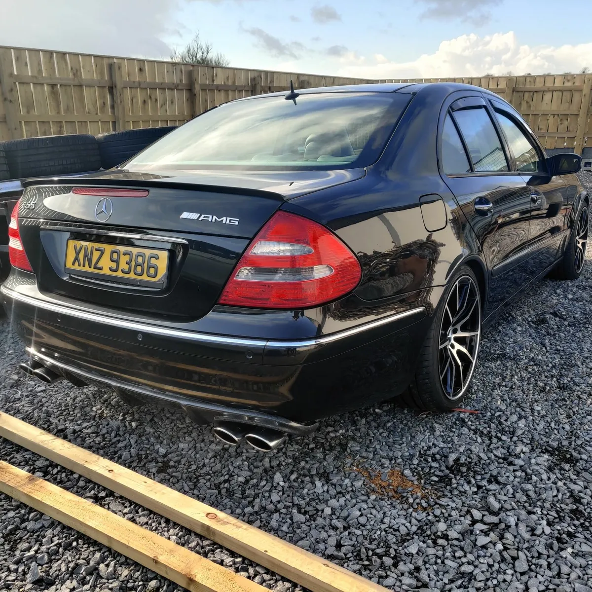 W211 Mercedes Benz E500 - Image 1