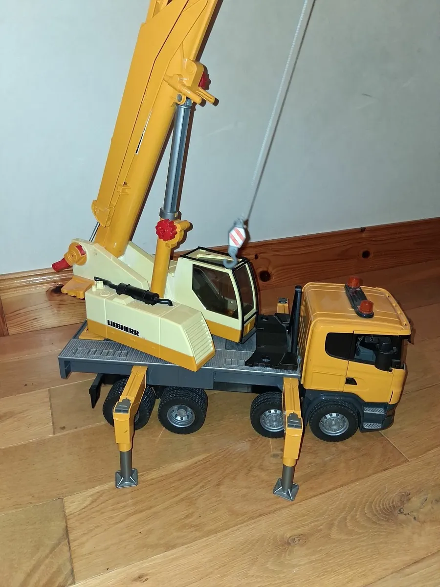 Bruder Toys Bruder Scania Super 560R Liebherr Cran - Image 3