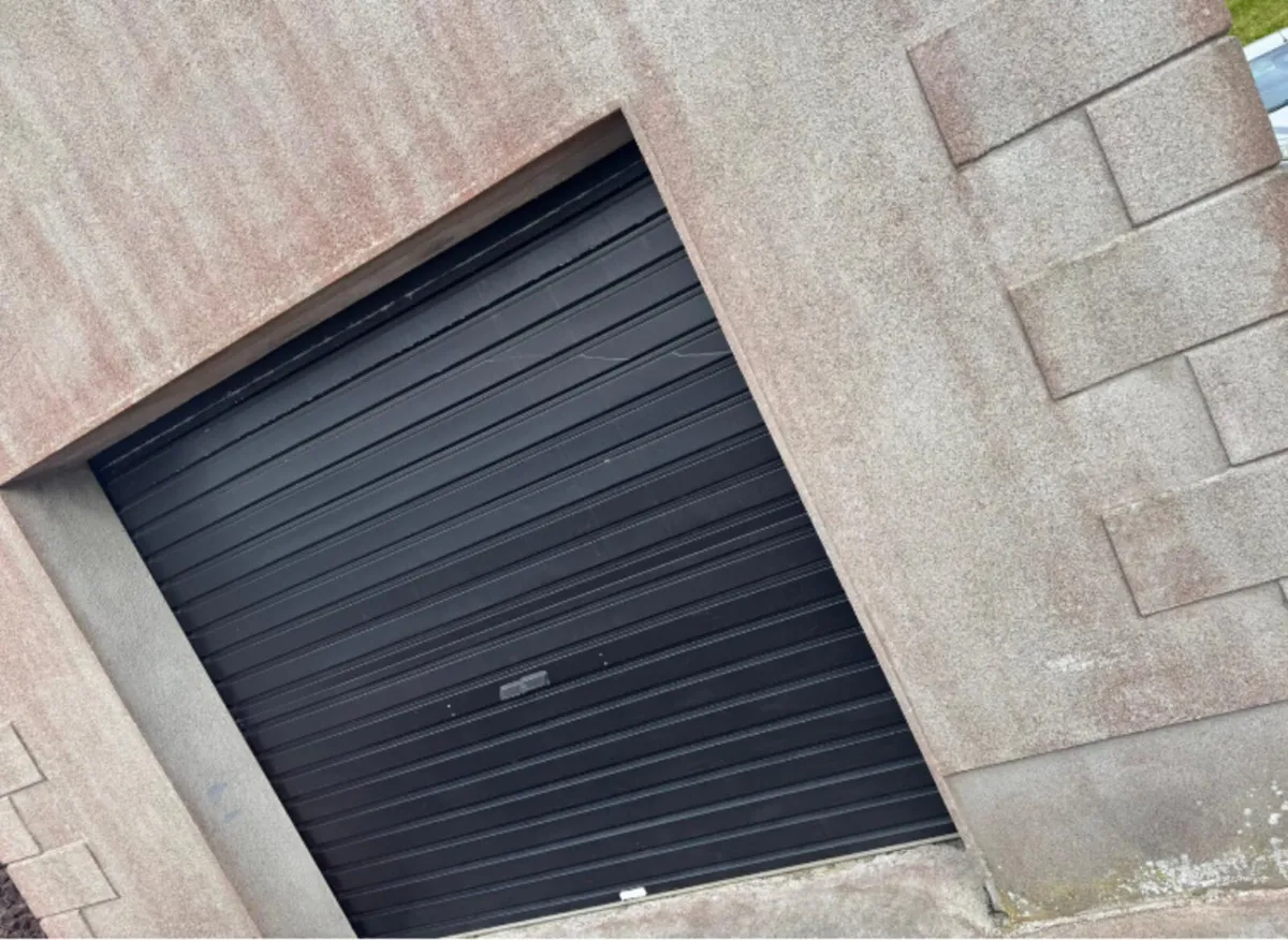 Garage roller door - Image 1