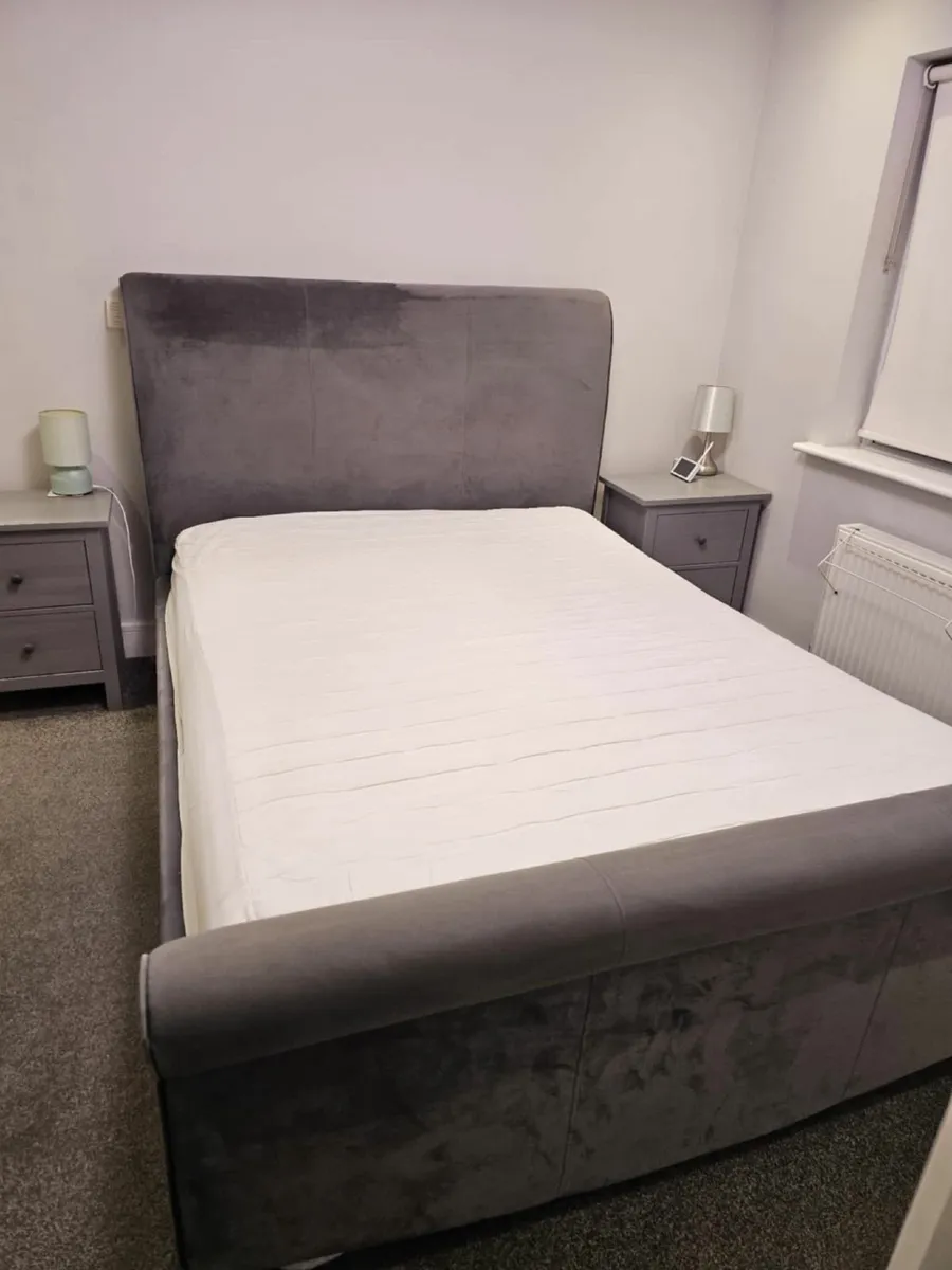 King bed with matress - Image 1