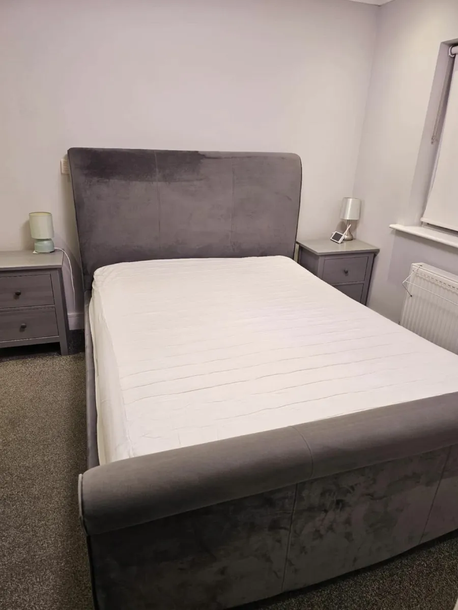 King bed with matress - Image 2