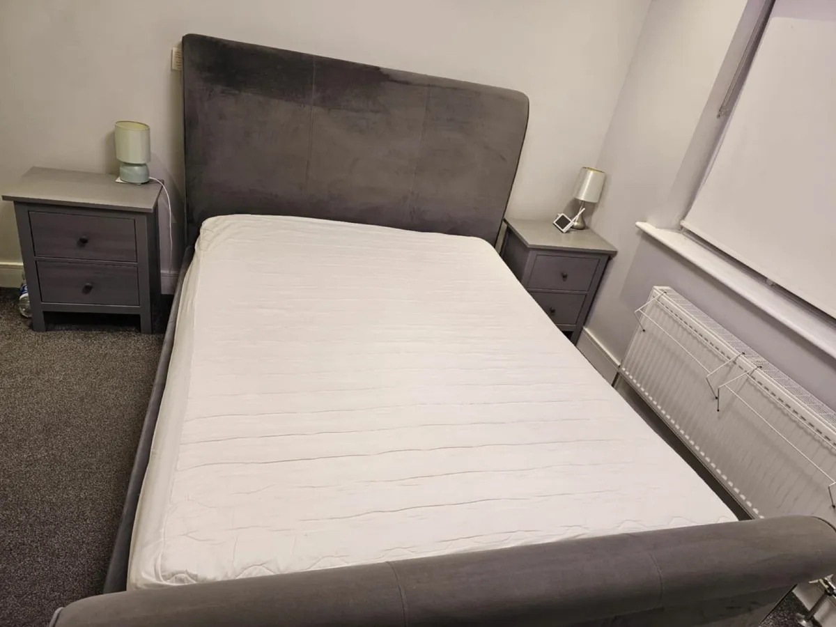 King bed with matress - Image 3