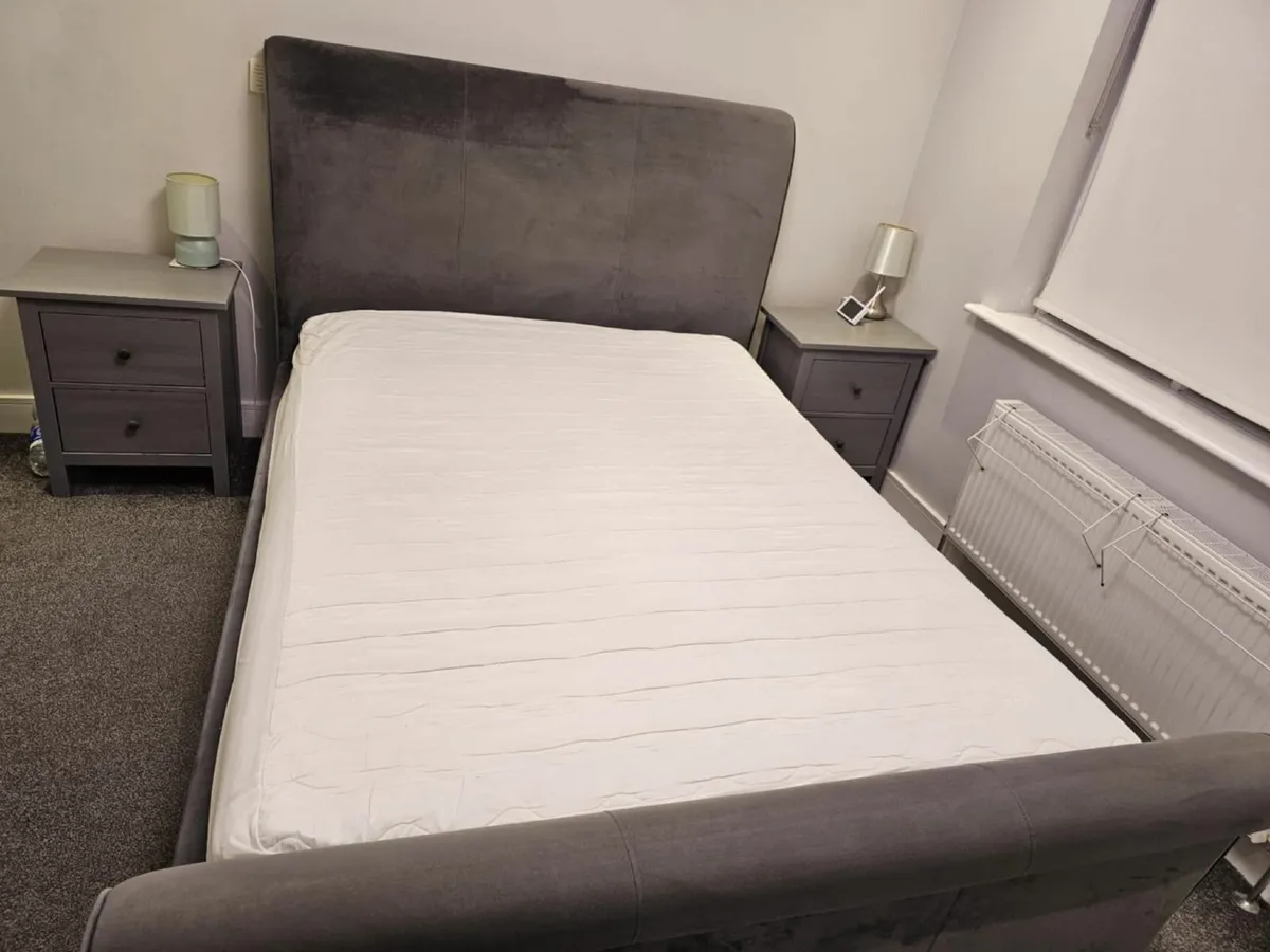 King bed with matress - Image 4