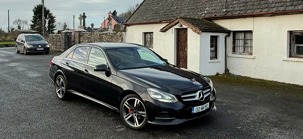 132 Mercedes e220 - Image 2