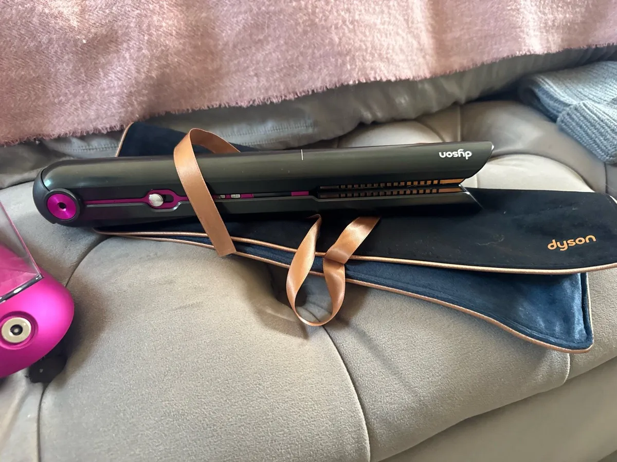 Dyson hair straightener - Image 1