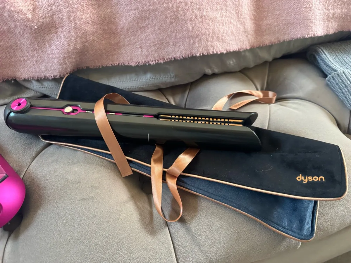 Dyson hair straightener - Image 3
