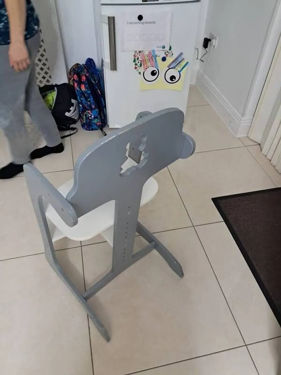 Adjustable toddler chair - Image 1