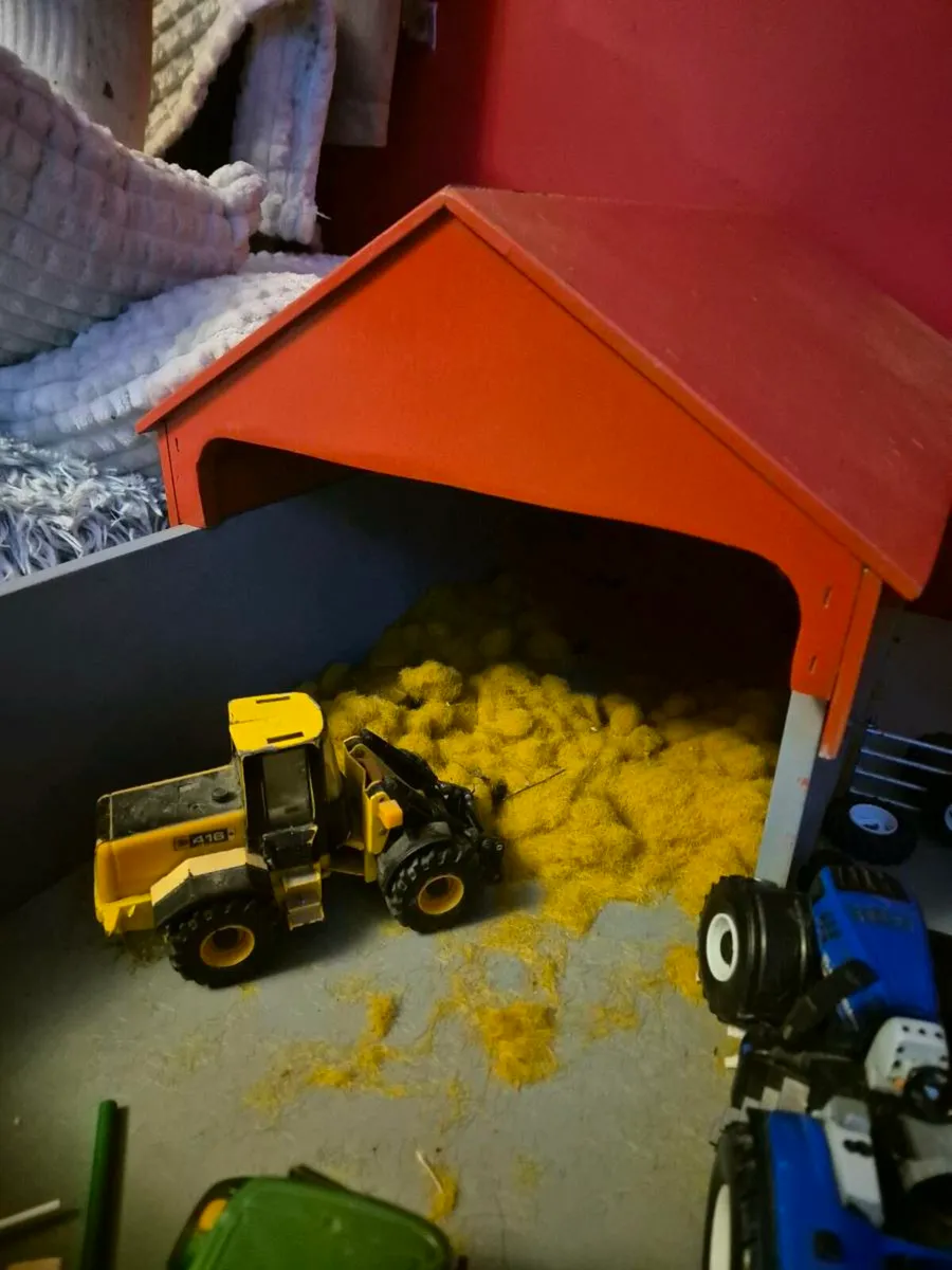 Toy farm shed - Image 2