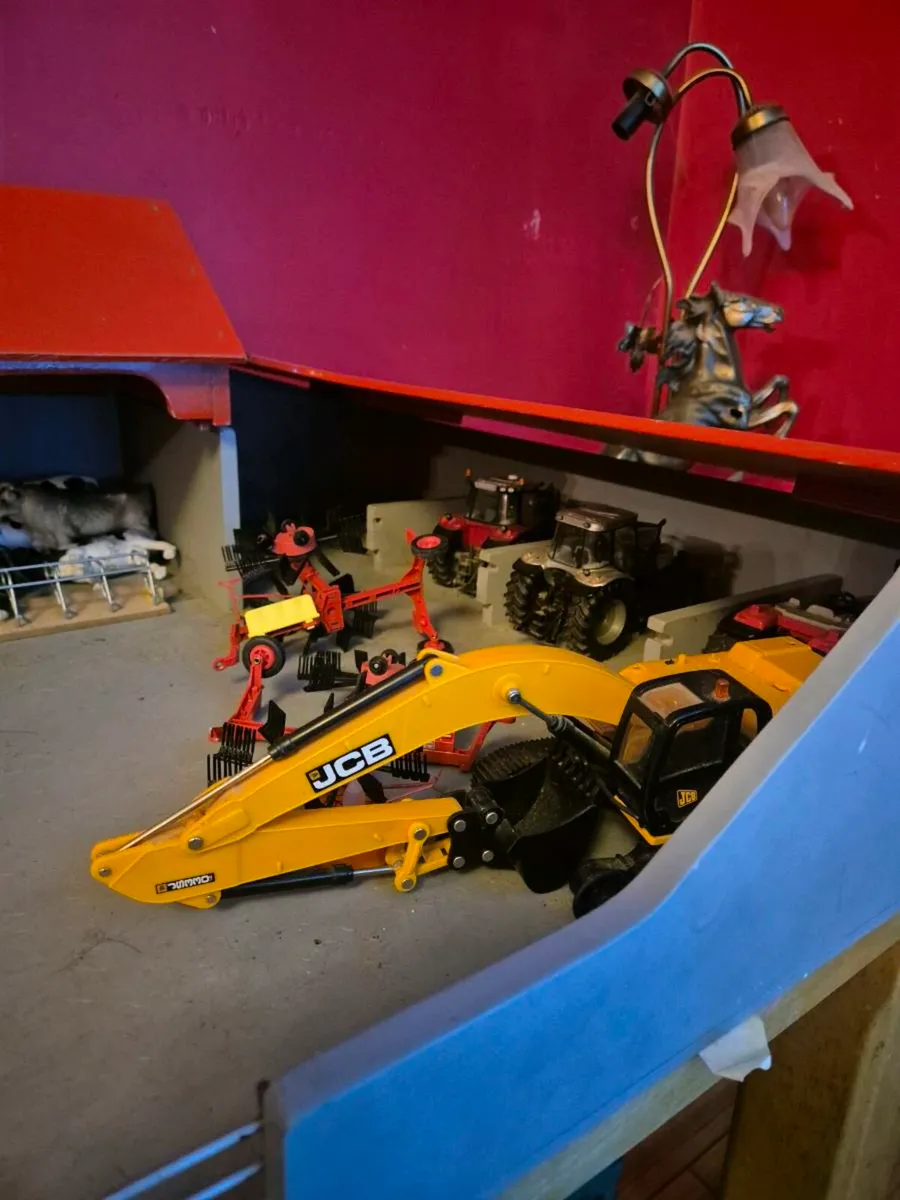 Toy farm shed - Image 4