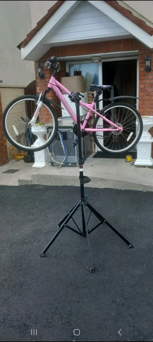 Bicycle repair stand - Image 1