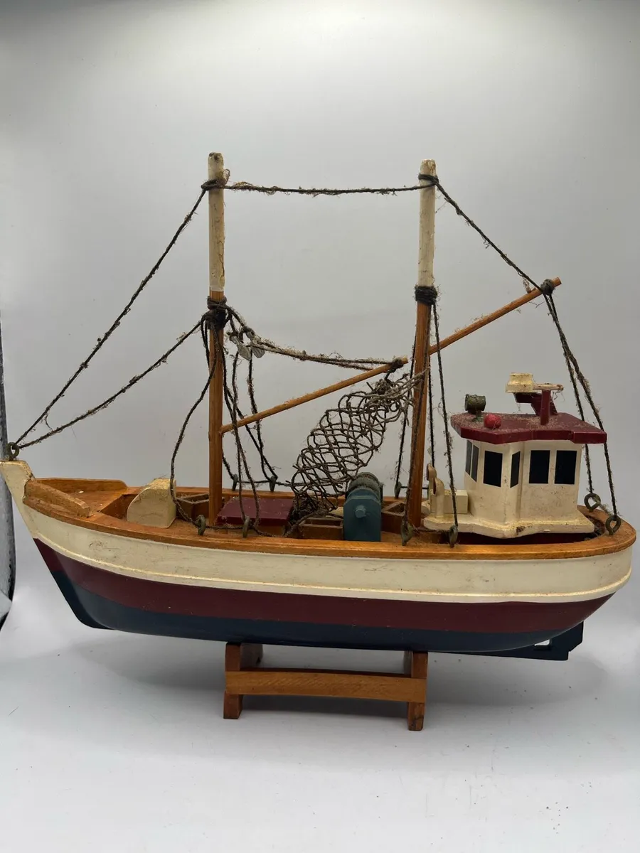 Model fishing boat - Image 2