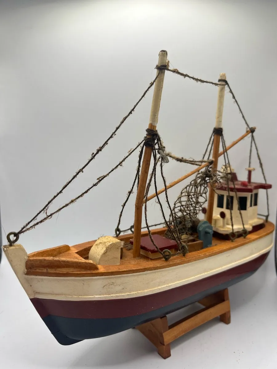 Model fishing boat - Image 3