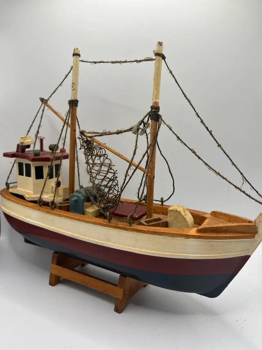 Model fishing boat - Image 1