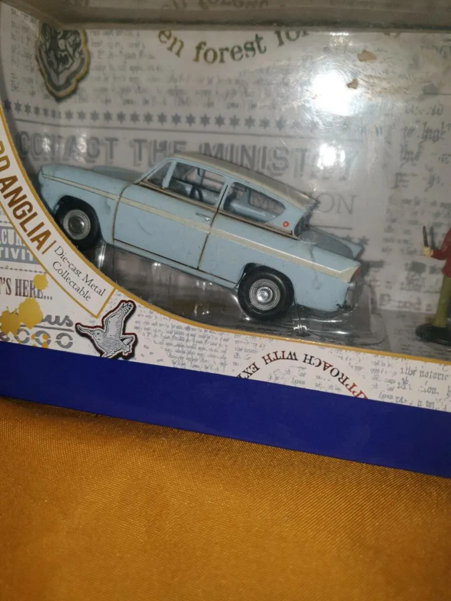 CORGI FORD ANGLIA HARRY POTTER. DIE.CAST - Image 2