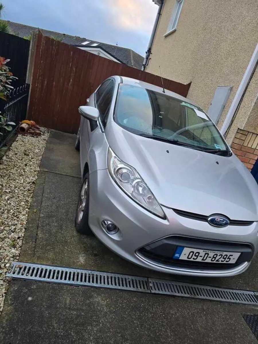 2009 Ford Fiesta - Image 1