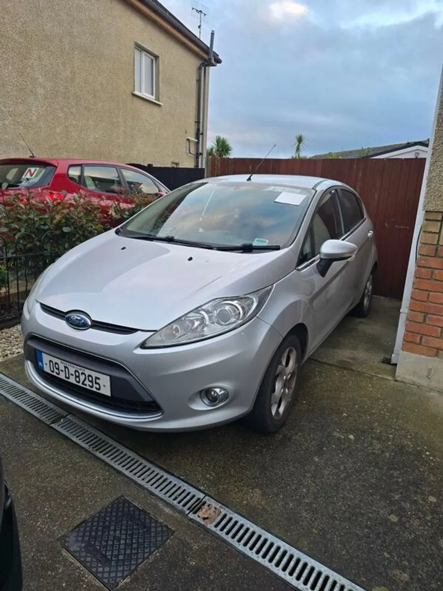 2009 Ford Fiesta - Image 2