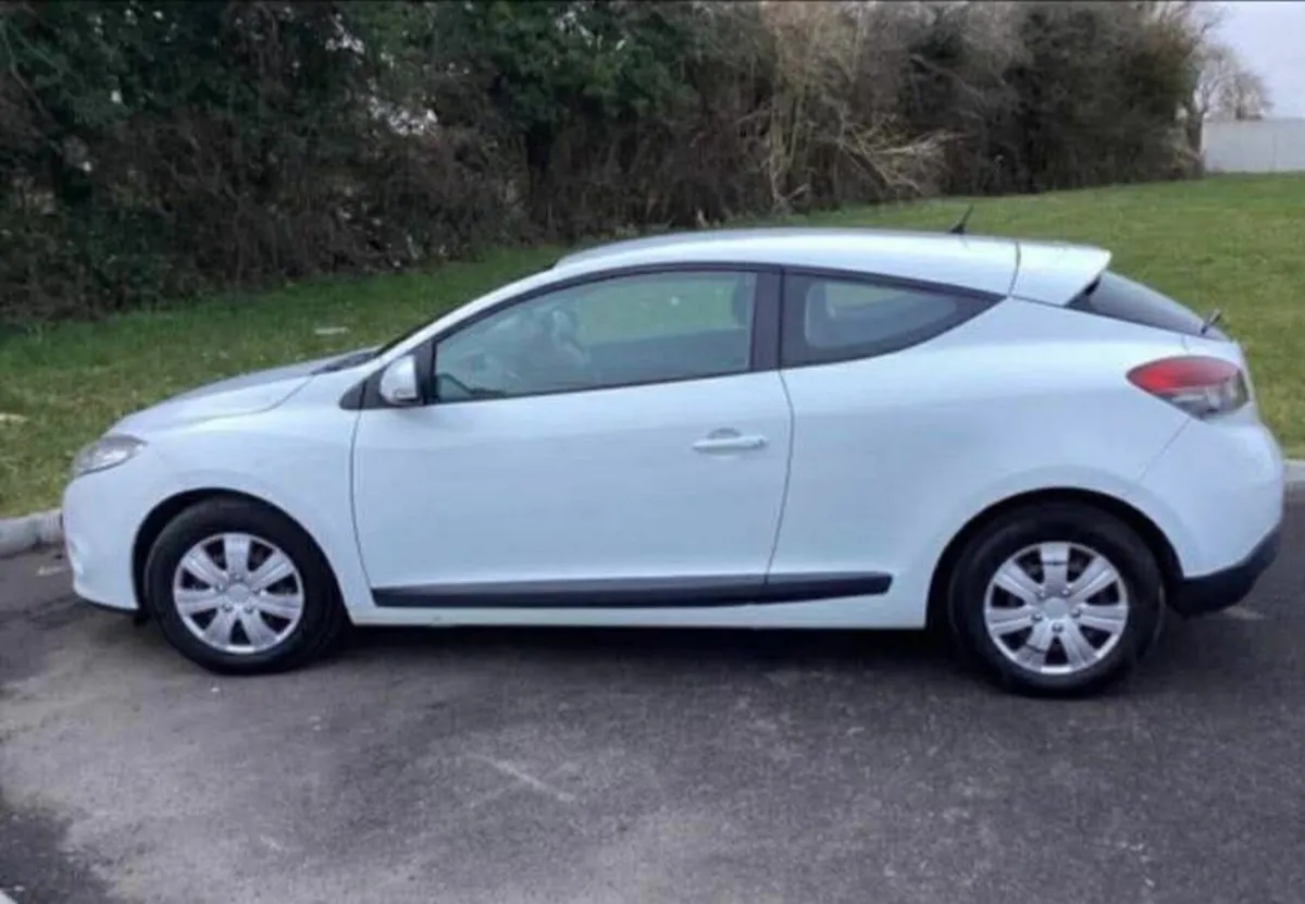 Renault Megane 2011 *White* * Dynamic* - Image 3