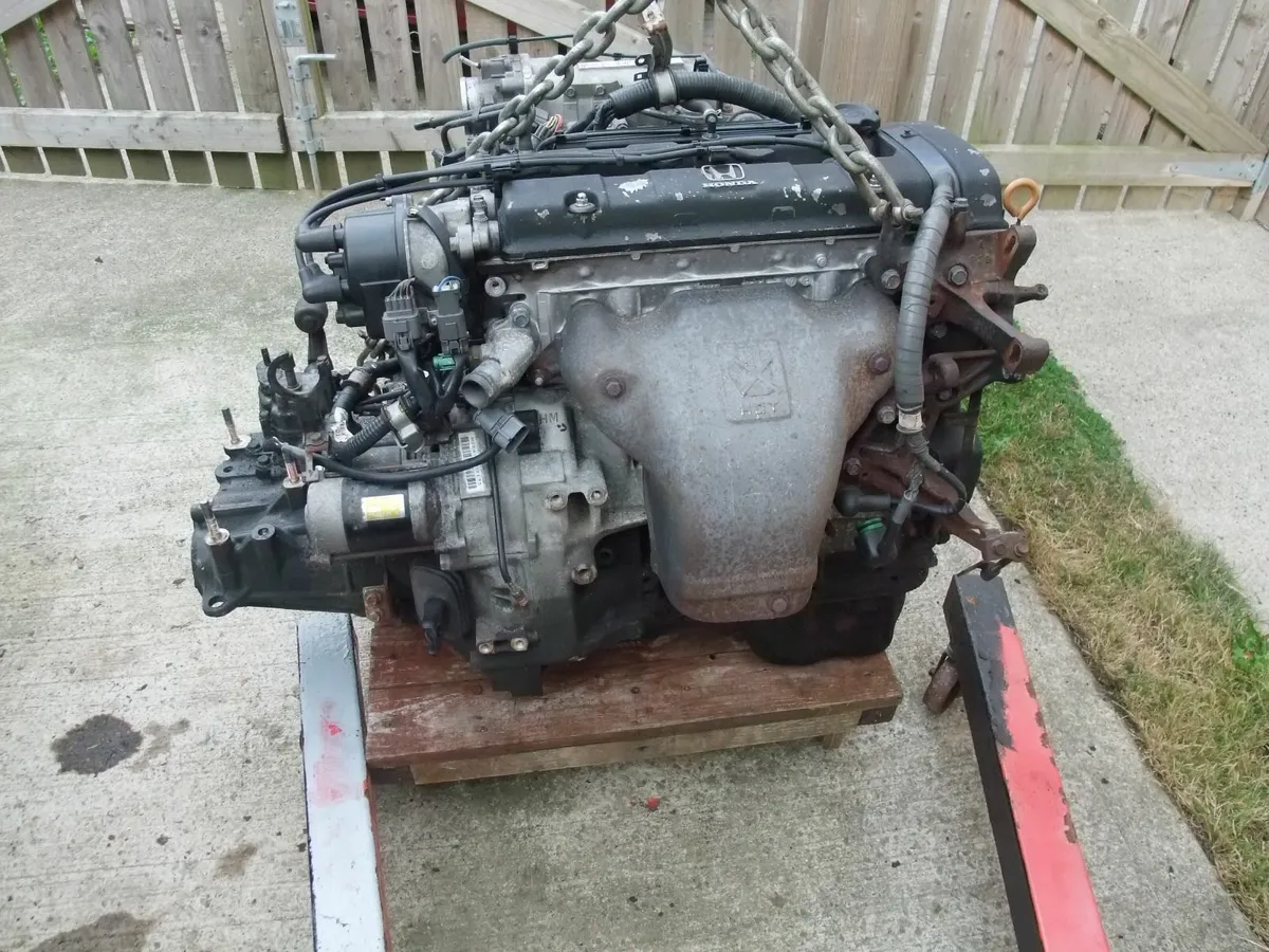 Honda Prelude engine - Image 1