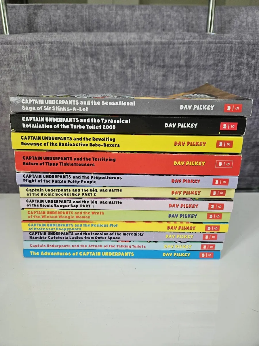 Bumper Set of 12 Captain Underpants Books - Image 3