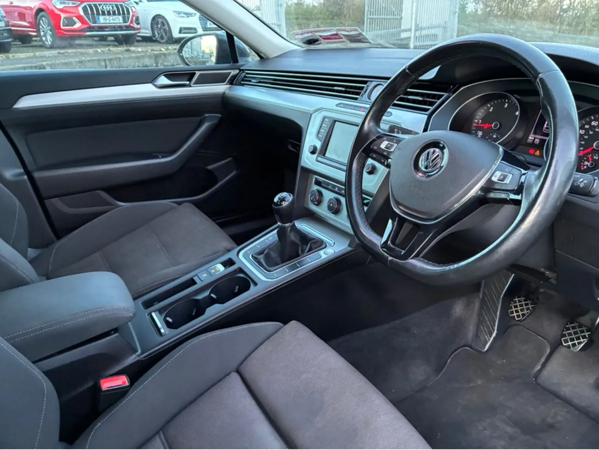 Volkswagen Passat 2.0 TDI SE BUSINESS BLUEMOTION 1 - Image 2