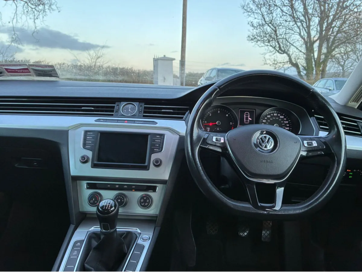 Volkswagen Passat 2.0 TDI SE BUSINESS BLUEMOTION 1 - Image 4