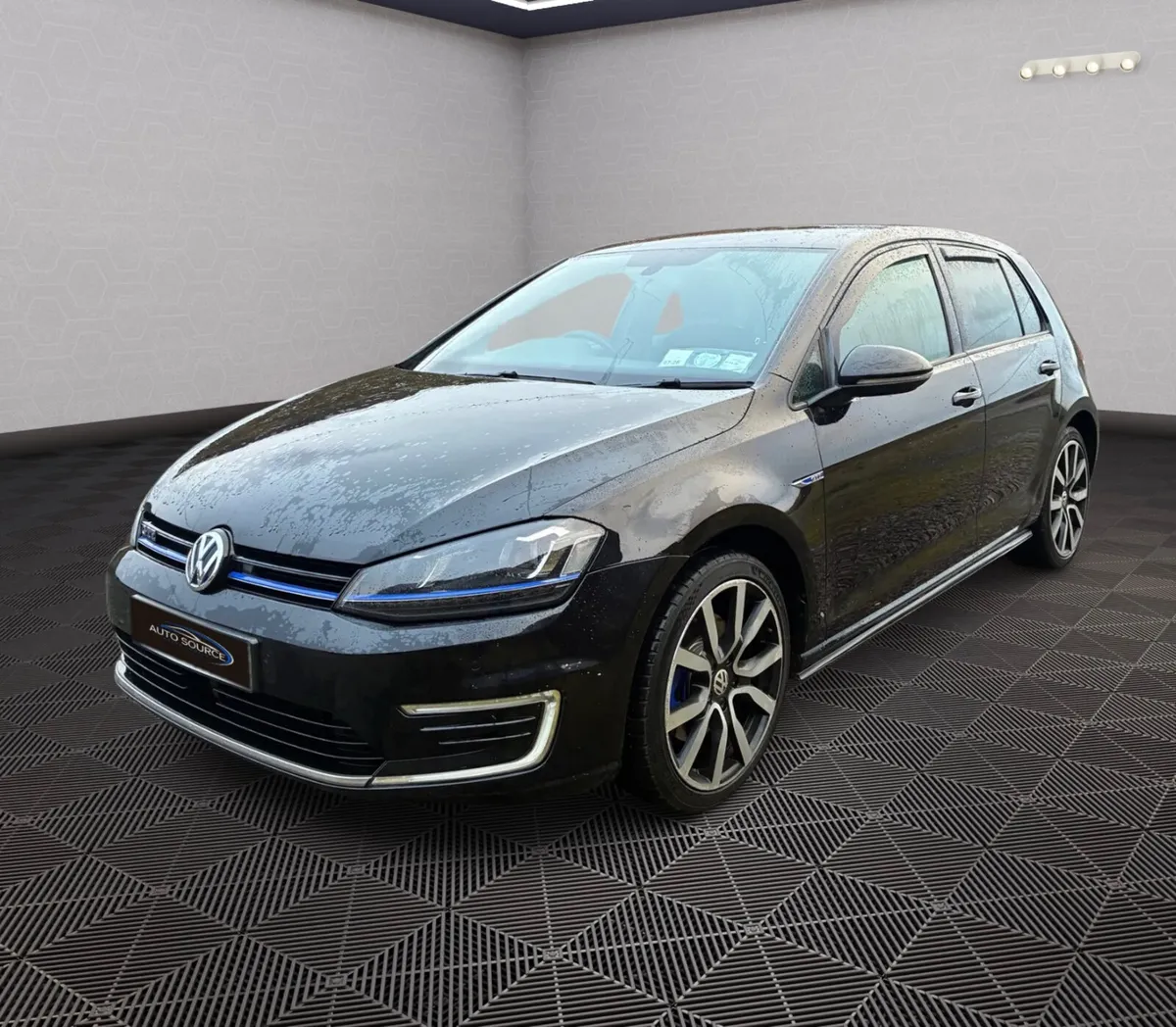 Volkswagen Golf GTE *NCT 11-26* - Image 2