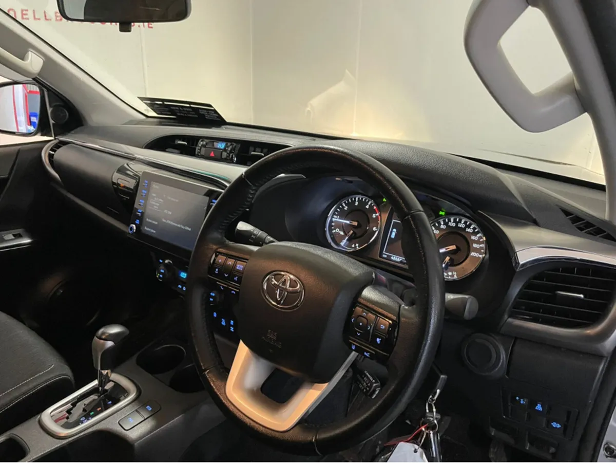 Toyota Hilux 2.8 SR5 D/CAB AUTO 4DR - Image 4