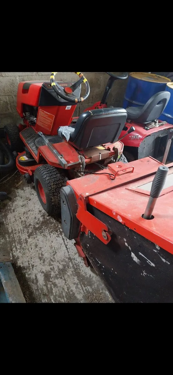 Ride on lawnmower - Image 1