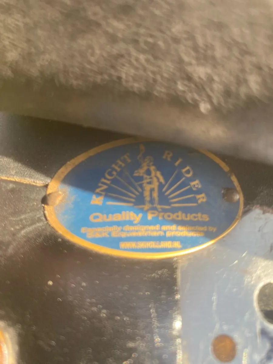 17-17.5 medium wide black Leather saddle - Image 2