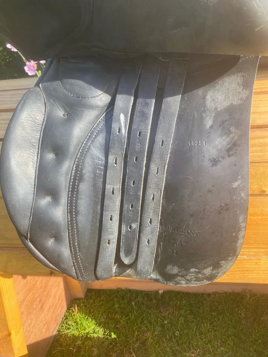 17-17.5 medium wide black Leather saddle - Image 3