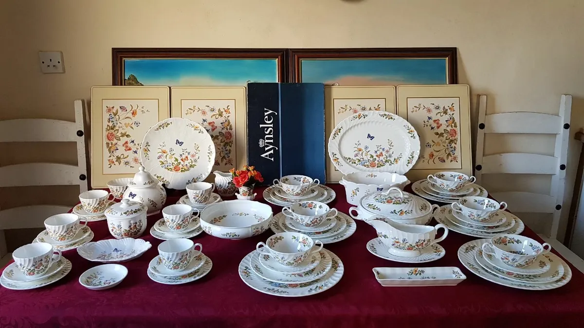 61Pc. Aynsley Cottage Garden England Dinner&TeaSet - Image 1
