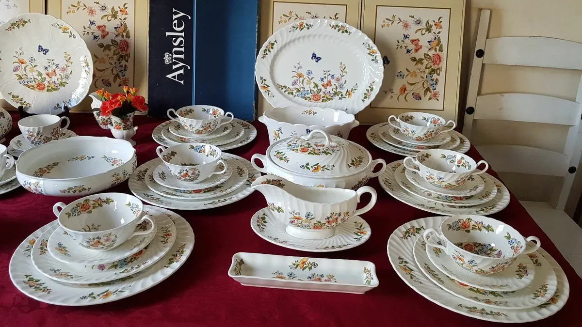 61Pc. Aynsley Cottage Garden England Dinner&TeaSet - Image 3