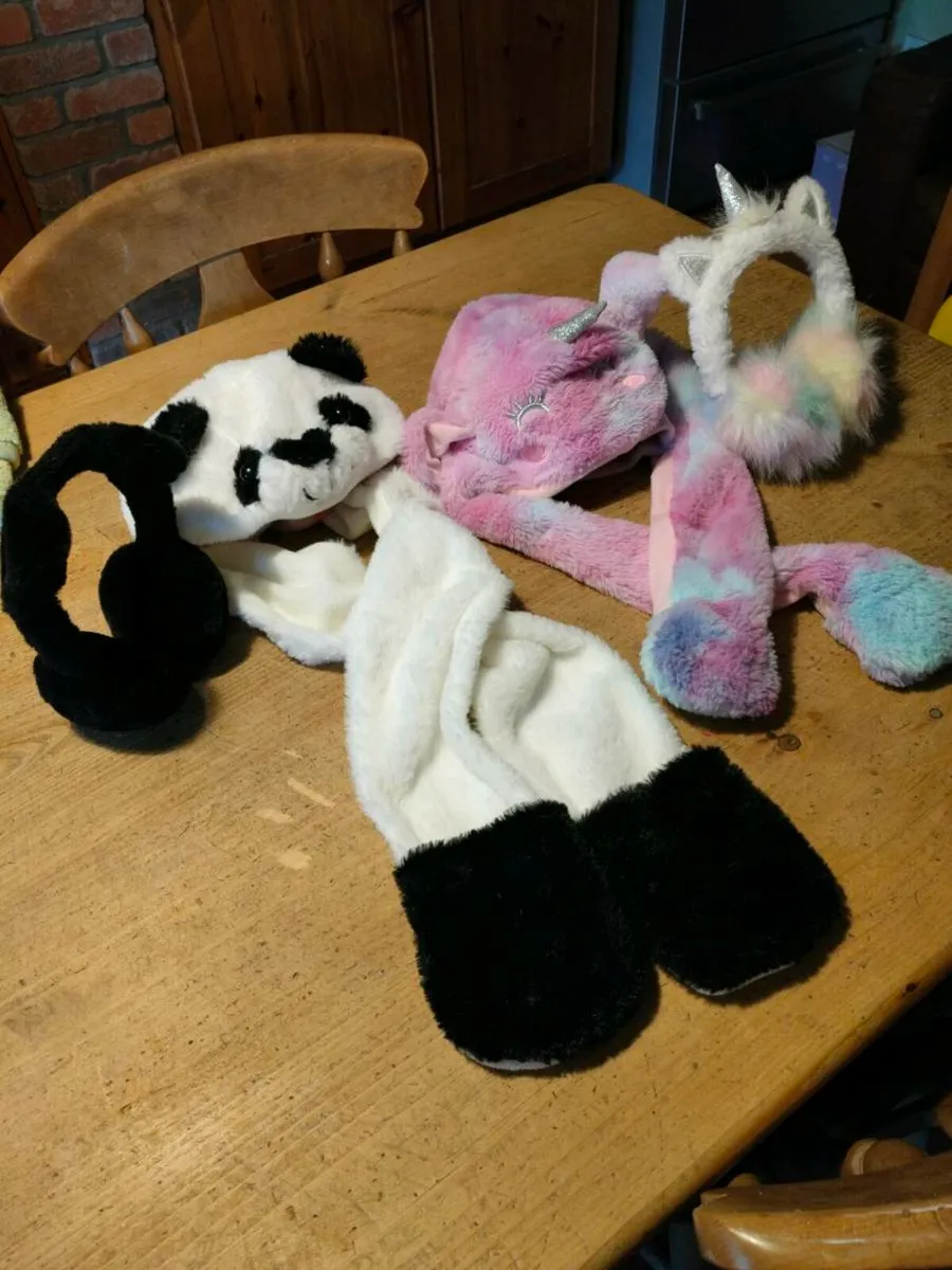 Girls plush animal-themed hats with moving ears, f - Image 1