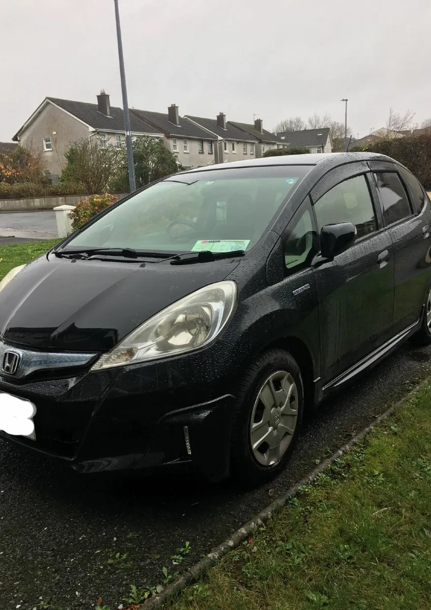 2013 Honda Fit Automatic Hybrid 1.3L - Image 4