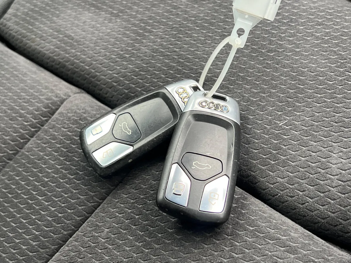 Audi A4 2016 Sline auto 😍😍 - Image 4