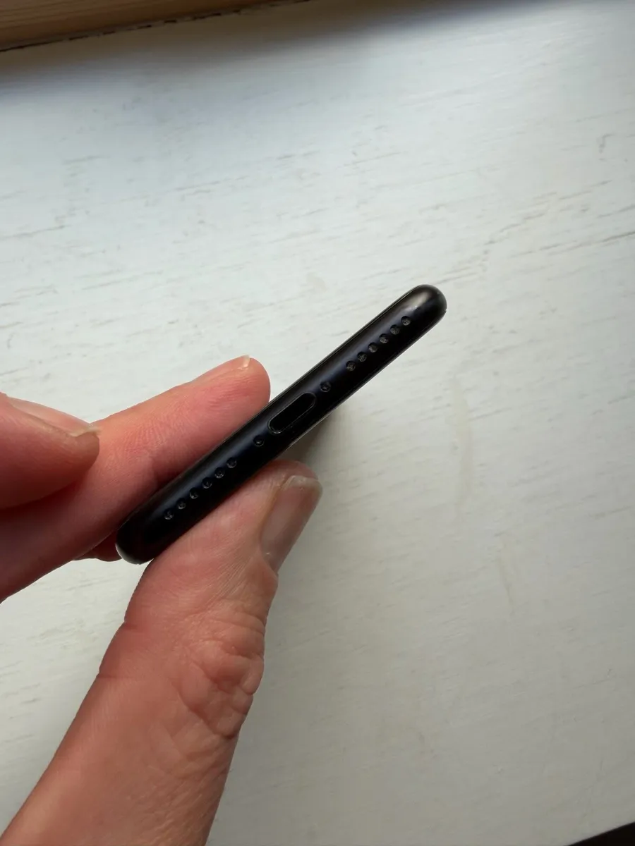 Apple, Iphone SE, 64GB, Excellent Condition - Image 4