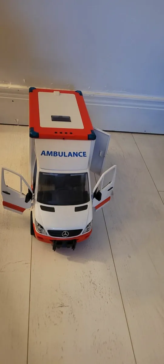 Toy ambulance - Image 1