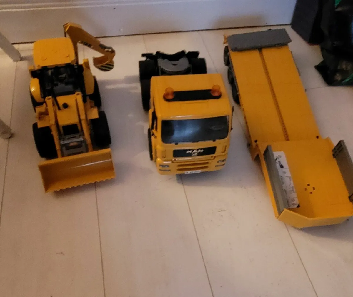 Toy haulage truck - Image 1