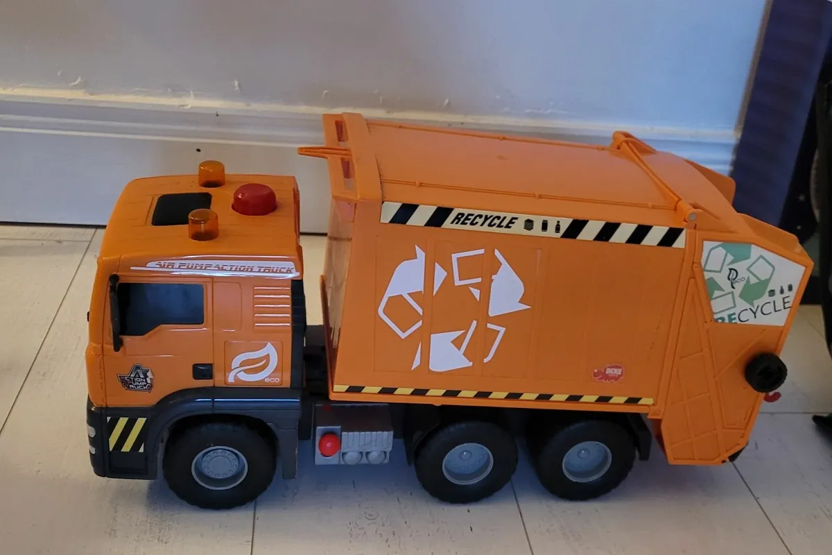 Toy bruder bin truck - Image 1