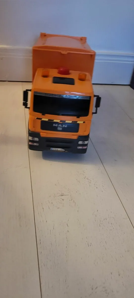 Toy bruder bin truck - Image 2