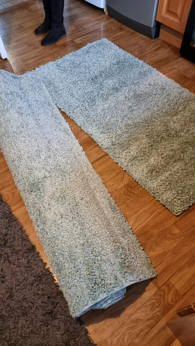 Two Super soft carpets in beautifull olive green c - Image 1