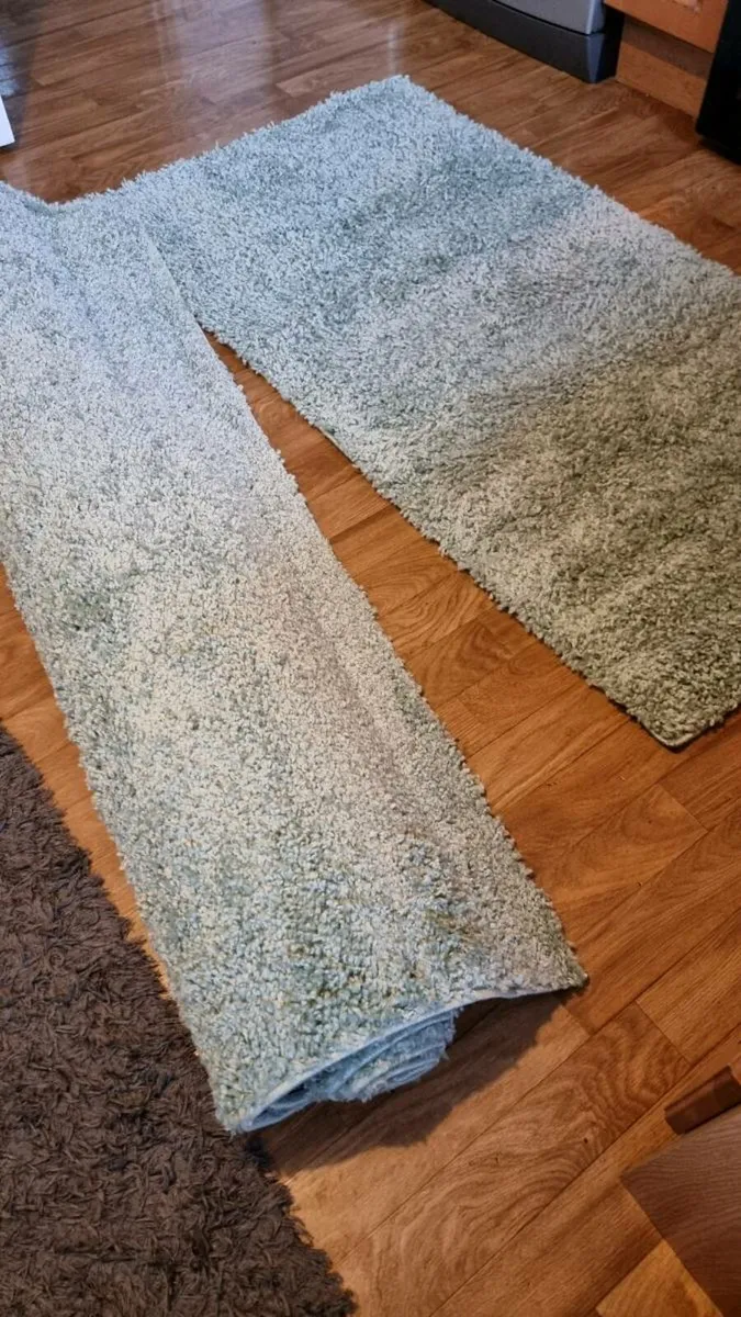 Two Super soft carpets in beautifull olive green c - Image 2