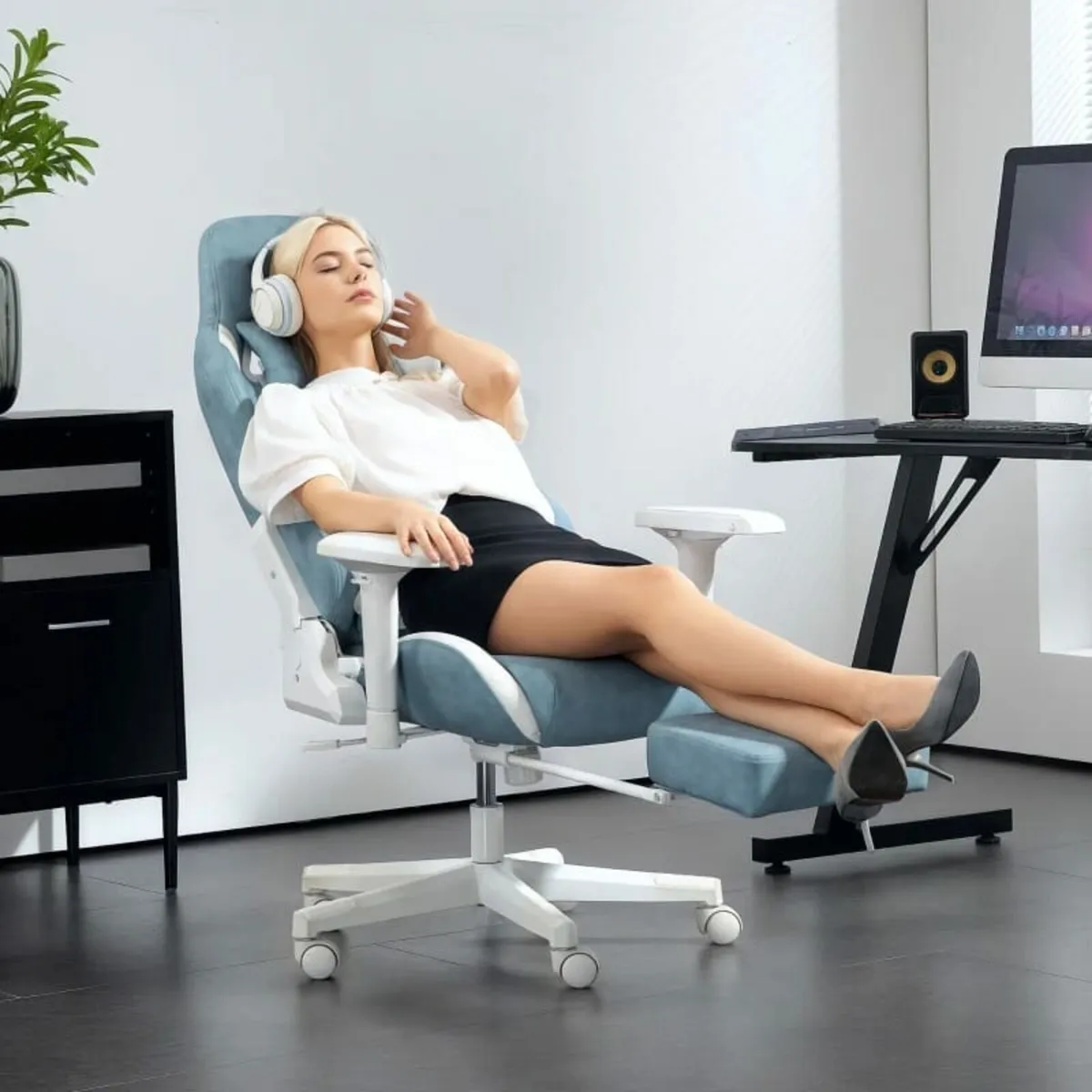 Gaming chair, adjustable armrests & backrest, faux - Image 3