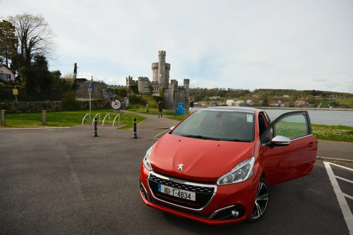Peugeot 208 2016 - Image 2